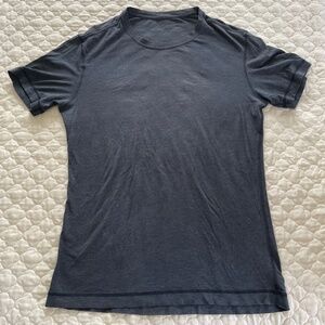 Lululeomn‎ Athletic Tee Men's Size Medium